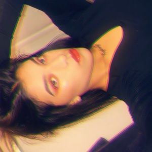 Meet your Posher, Alicia